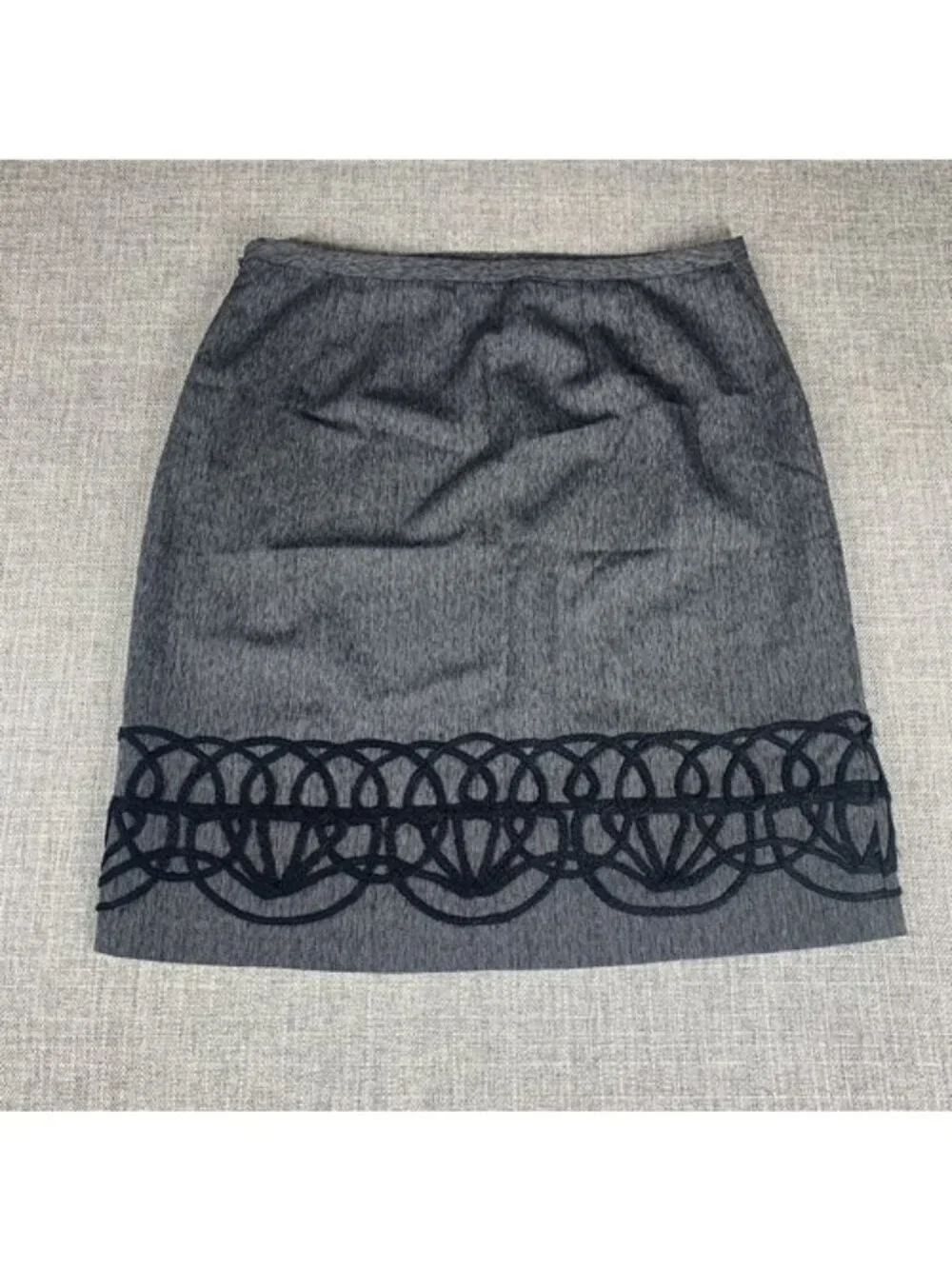Ann Taylor Loft Skirt Women’s Size 2 Gray & Black Appliqué Career Dressy